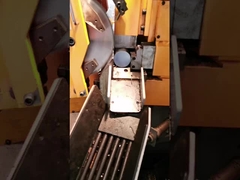 Quá trình cắt thanh tròn, mặt trước, cắt ngang không có dấu hiệu rung động